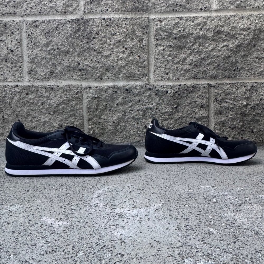 ASICS TIGER RUNNER Sneakers Mens 8.5 Womens 10 Unisex Black Retro Running Shoes - Picture 2 of 11